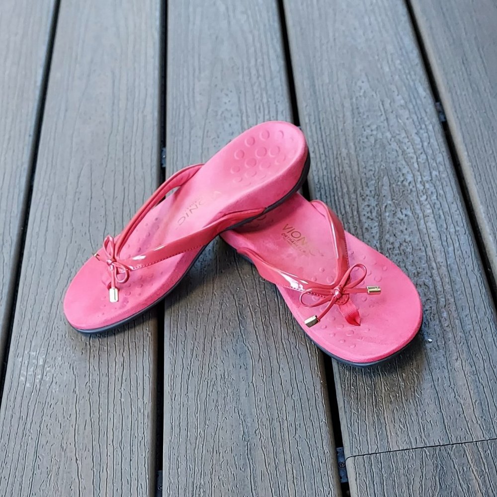 Thongs, Peachy Pink  size 8